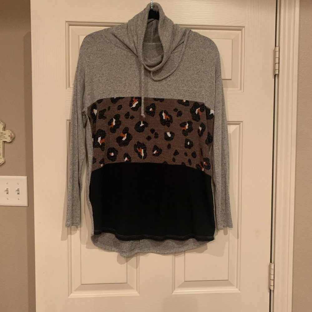 Hacchi tri block sweatshirt